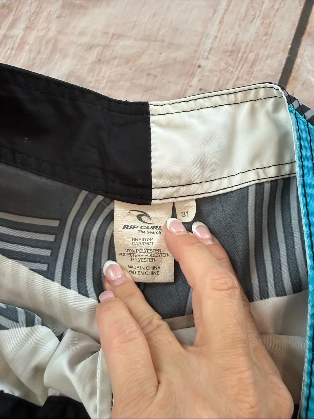 Vintage Y2K RipCurl White Black Blue Lighting Bolt Board Shorts. Size 31